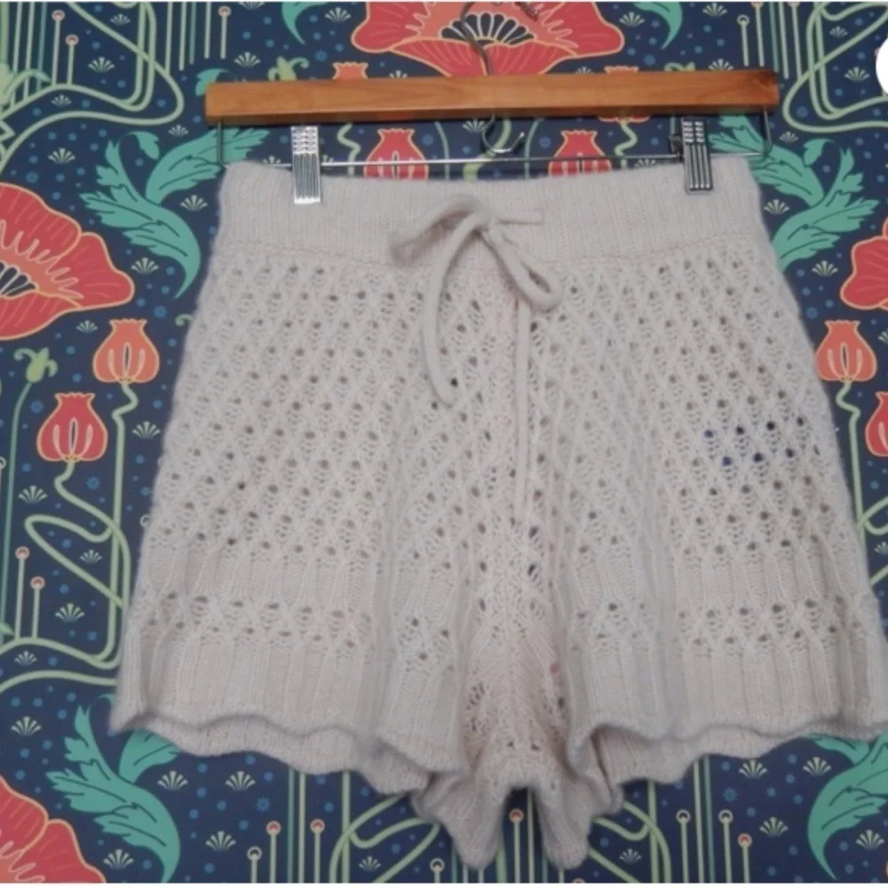 NoName Ruth 100% Cashmere Knit Beige Crochet Shorts